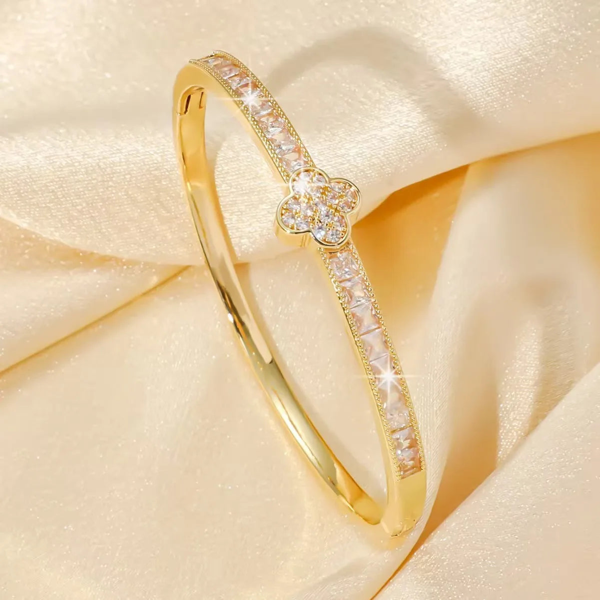 1 Simple and Stylish Women's Bracelet